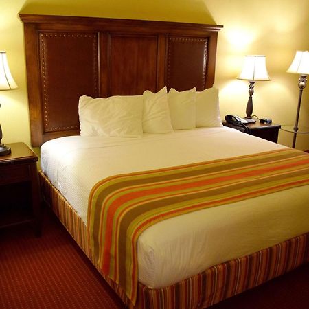 Best Western San Isidro Inn Laredo Exterior photo